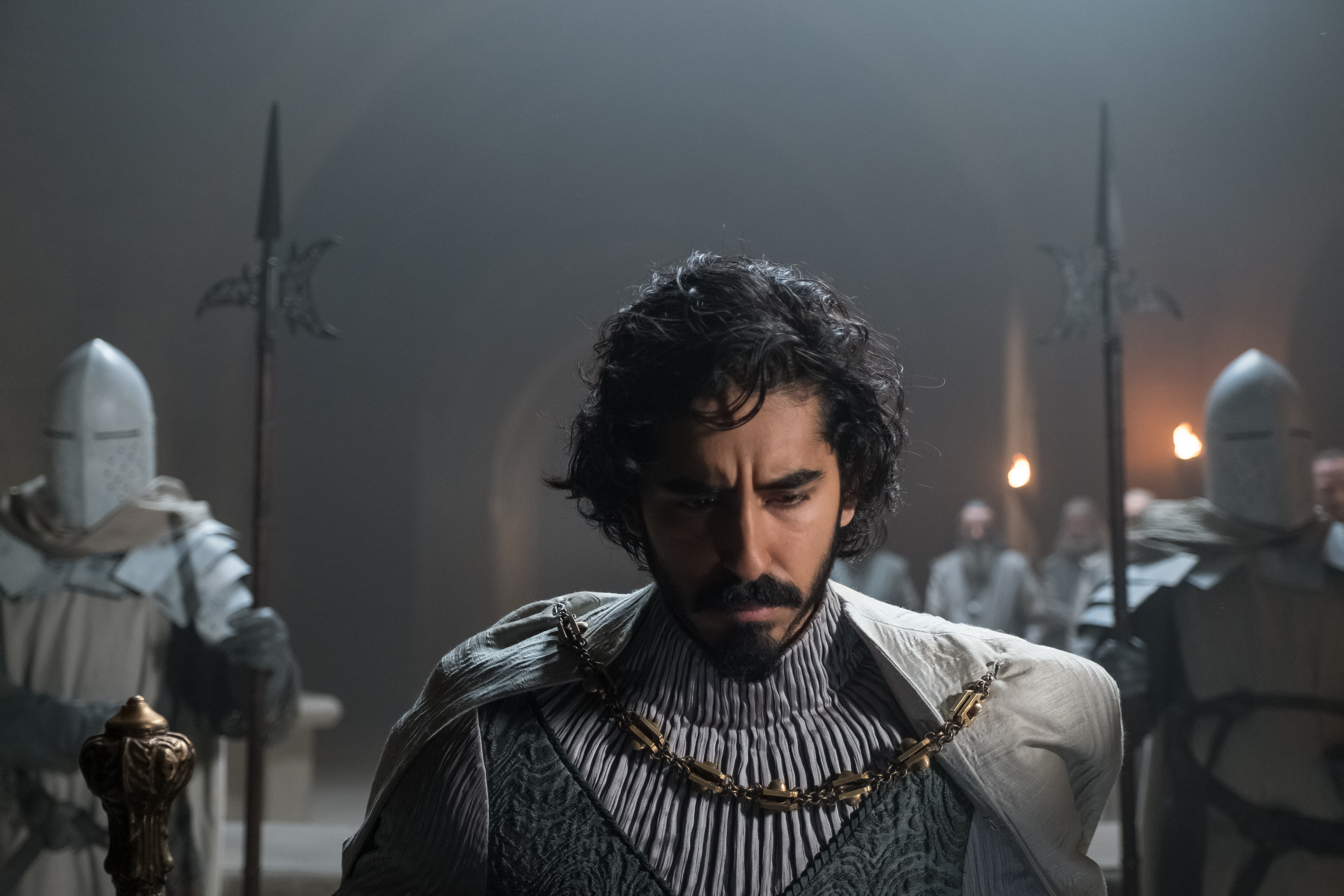 قابی از The Green Knight؛ رنگ و طبیعت در خوانش نمادین فیلم جایگاهی محوری دارند.