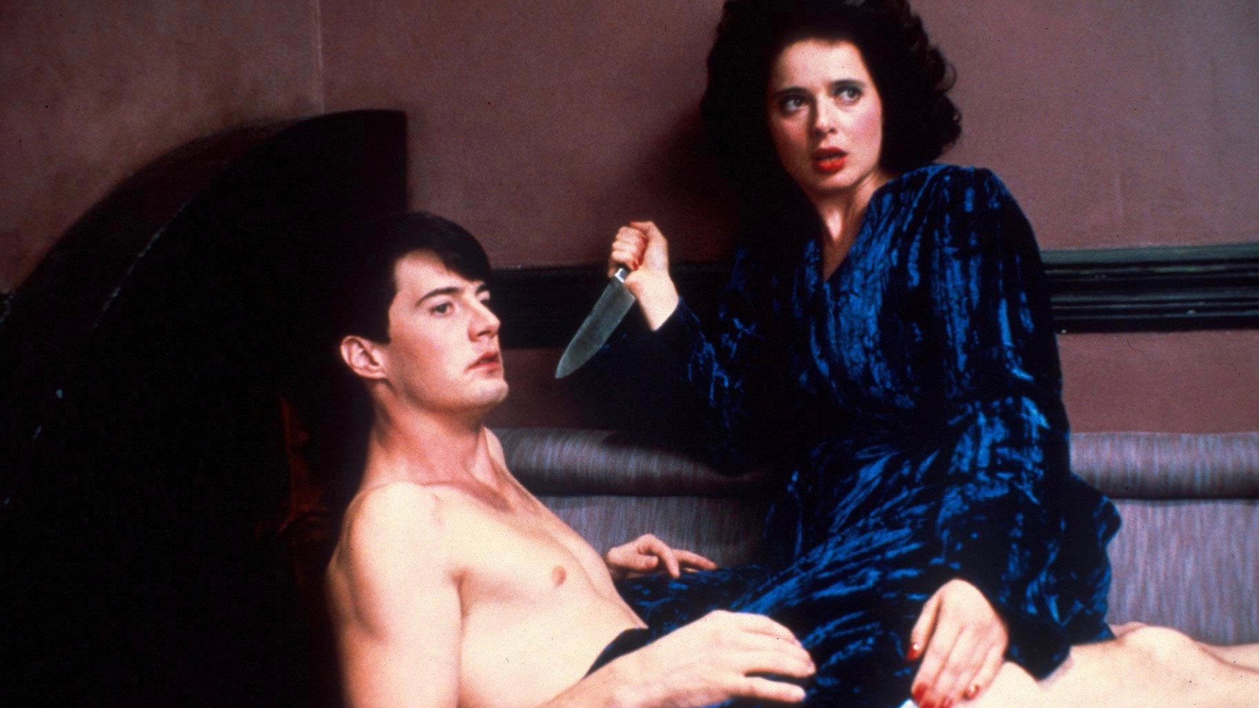 دوروتی والنس با چاقو در برابر جفری در فیلم Blue Velvet