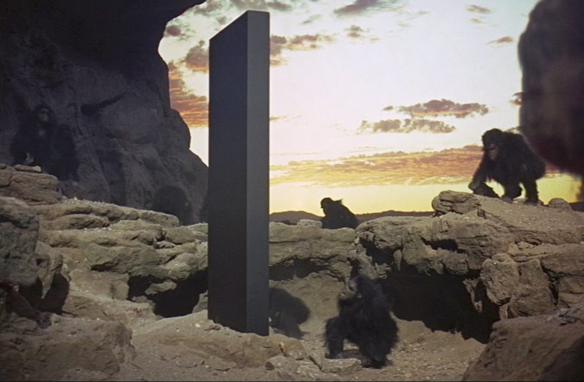 مونولیت در بخش سپیده‌دم انسان در فیلم 2001: A Space Odyssey